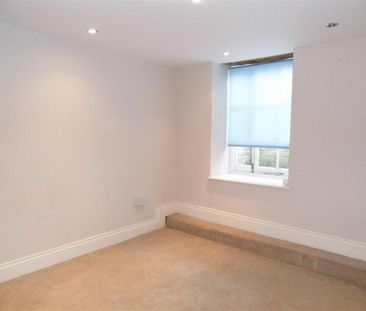 2 bedroom end of terrace house to rent - Photo 2