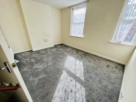 4 Bed Detached House, Hungerton St, NG7 - Photo 4