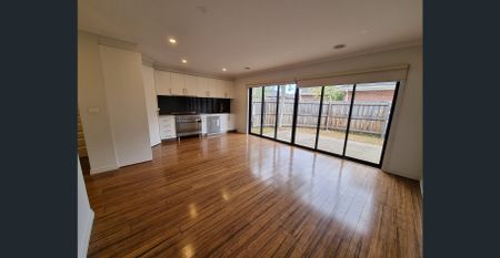 3 BEDROOM HOME ONLY AROUND THE CORNER FROM MONASH UNIVERSITY... - Photo 4