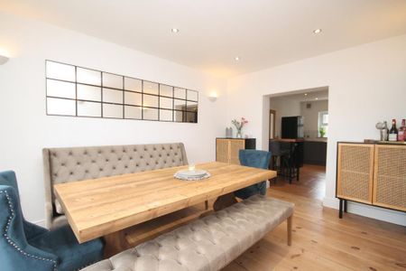 4 bedroom semi-detached house to rent - Photo 4