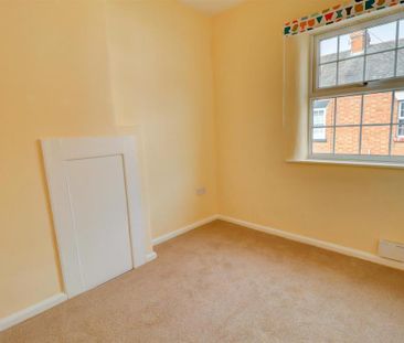 2 bedroom end of terrace house to rent - Photo 3