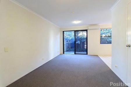 Ground Level - Court Yard - Merthyr Road! - Photo 4