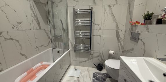 Quilters Way, Stoke Mandeville, AYLESBURY - Photo 2