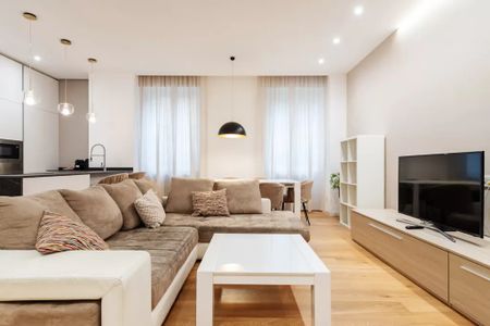 Via Lovanio, Milano, Lombardy 20121 - Photo 2