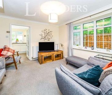 Brook Close, RH19 - Photo 3