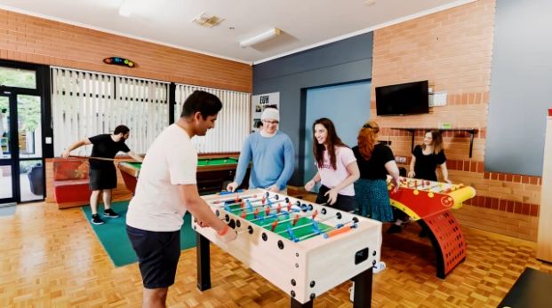 6 Bedroom Apartment - Photo 1