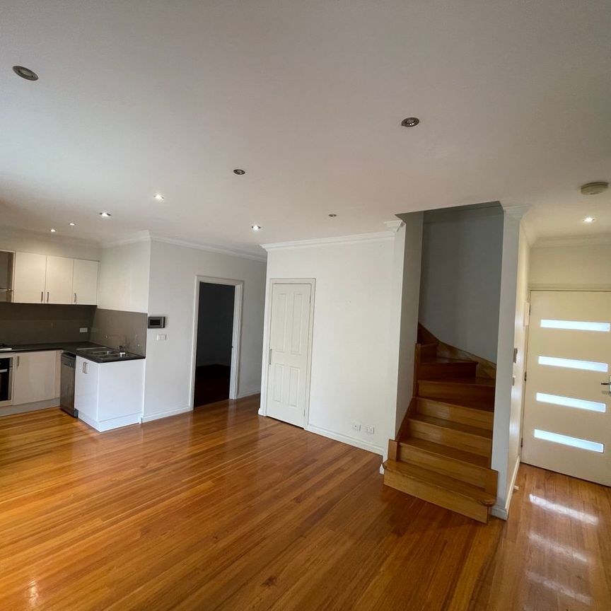 Modern 2 bedroom townhouse In very good condition located at the rear of the block - Photo 1