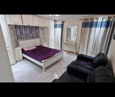 Room in a Shared House, Gaysham Avenue, IG2 - Photo 2