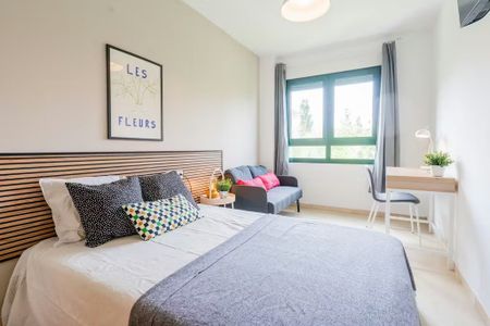 Plaça de les Bandes de Música de la Comunitat Valenciana, Valencia, Valencian Community 46013 - Photo 2