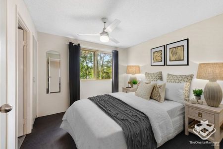 Spacious Apartment - Conveniently Located - Photo 3