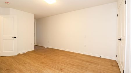 For Lease - 2029 Matteer Court Unit# Unit 18, Innisfil, Ontario - Photo 4