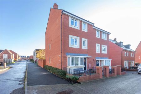 4 bedroom semi-detached house to rent - Photo 2