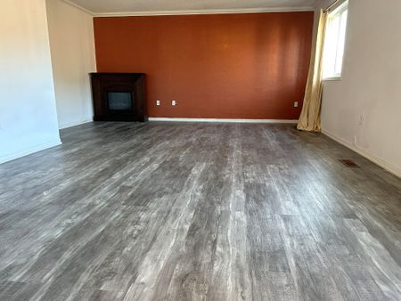 For Lease - 72 Four Seasons Circle, Brampton, Ontario - Photo 2