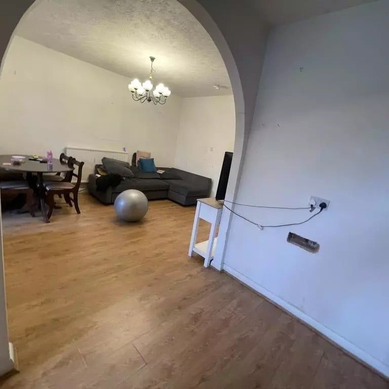 2 Bed Flat, Runbury Circle, NW9 - Photo 1