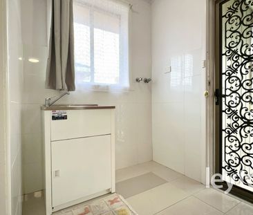 A beautiful home for the family! - Photo 5