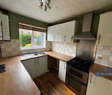 3 bedroom semi-detached house to rent - Photo 3