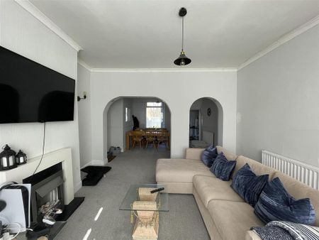 3 bedroom end of terrace house to rent - Photo 4