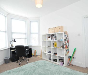 28 Seymour Avenue - Photo 3