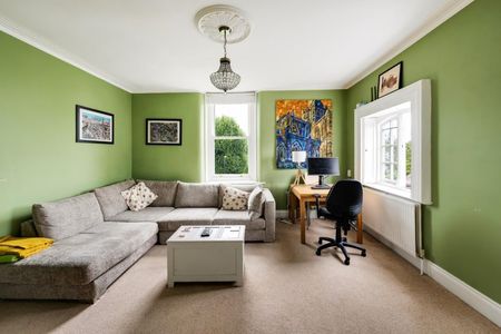 1 Bed Flat - Photo 2