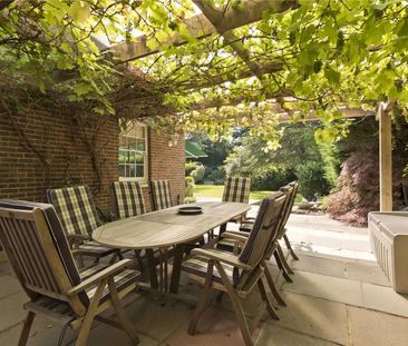 An attractive family home in a highly sought after location within ... - Photo 6