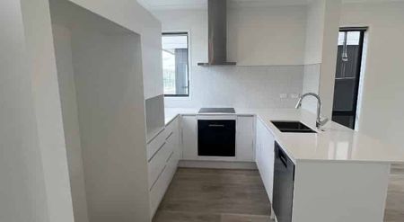 Modern Townhouse - Photo 5