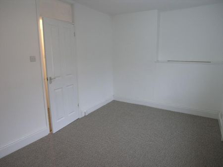2 bedroom semi-detached house to rent - Photo 4