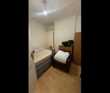 2 Bed Flat, Canterbury Rd, E10 - Photo 3