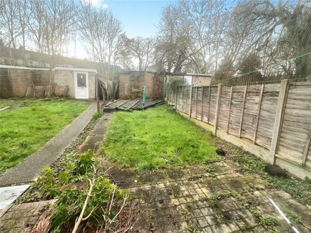 Lennox Gardens, Wolverhampton, West Midlands, WV3 - Photo 4