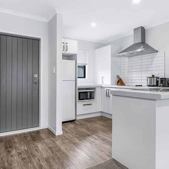 Fully Furnished - Walking Distance to Hospital - Photo 1