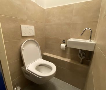 Leuke kamer in een gerenoveerd studentenhuis nabij het overwinnings... - Photo 3