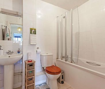 2 Bed Flat, Trim Street, SE14 - Photo 4
