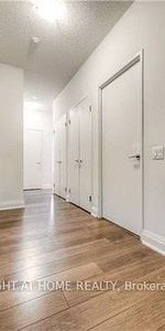 Modern spacious feel yonge/eglinton parking/locker included! - Photo 3