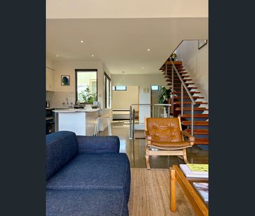 New York Style Fully Furnished Townhouse - Photo 3