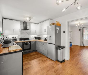 3 bedroom semi-detached house to rent - Photo 6