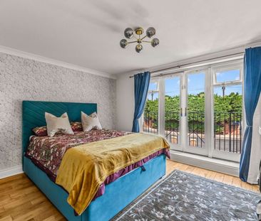 A excellently presented five bedroom home in the heart of Hampton. - Photo 6