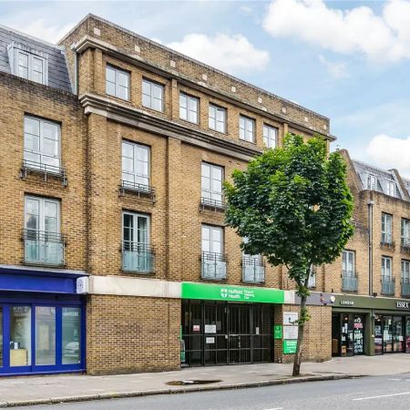 2 bedroom flat in 23 Essex Road - Photo 3