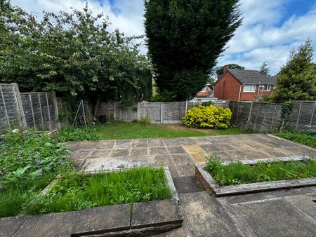 Camberley Drive, Penn, Wolverhampton - Photo 4