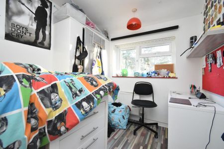 6 bedroom detached house to rent - Photo 5