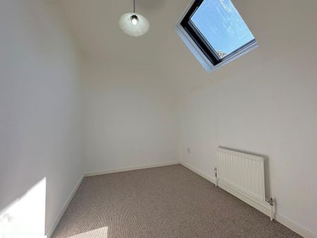 2 bedroom semi-detached house to rent - Photo 3