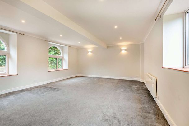 A charming country home in the grounds of a Georgian country residence. - Photo 1