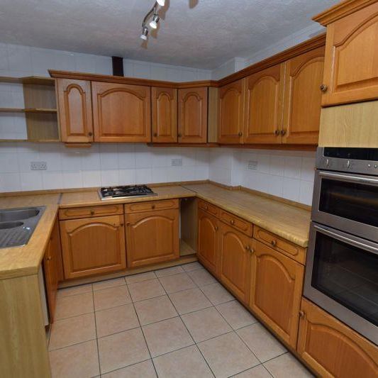 3 bedroom detached bungalow to rent - Photo 1