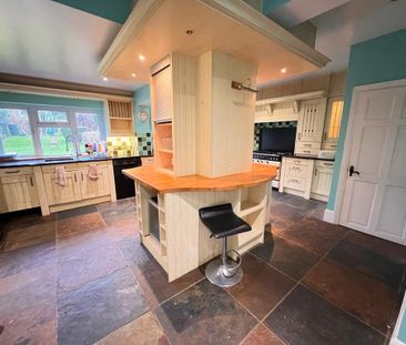 4 bedroom semi-detached house to rent - Photo 4