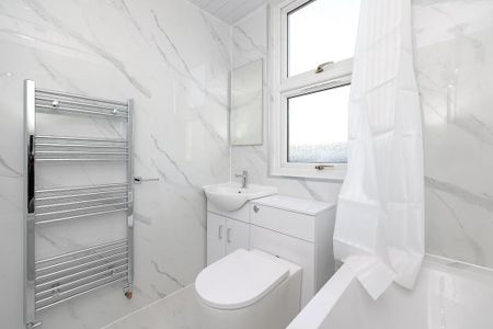 5 bedroom semi-detached house to rent - Photo 2