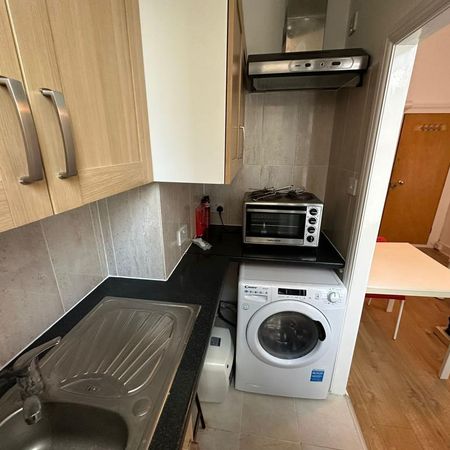 Studio to rent - Photo 4