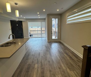 For Lease - 902 - A Pinecrest Road, Britannia Heights - Queensway T... - Photo 1