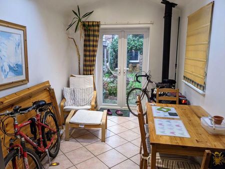 4 bedroom terraced house to rent - Photo 2