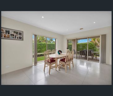 I O N | TWENTY-FIVE | FLASH DAN - Photo 2