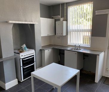 2 bedroom terraced house to rent - Photo 4