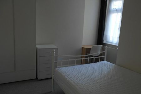 5 bedroom terraced house to rent - Photo 4