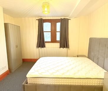 Sharoe Green Lane, Preston - Photo 3